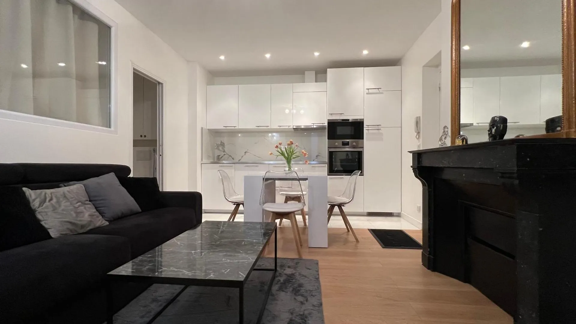 Luxury Appartment, Champs Elysees, Neuf ! Париж
