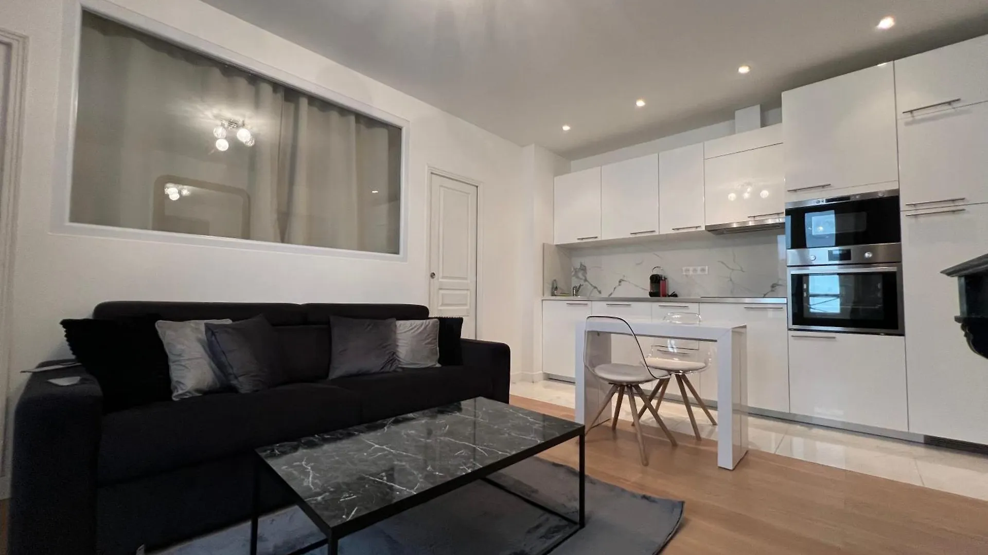 Luxury Appartment, Champs Elysees, Neuf ! Париж 0*,  Франция